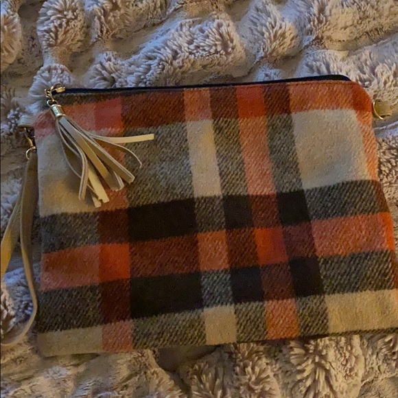 Wristlet with shoulder strap - Picture 3 of 3